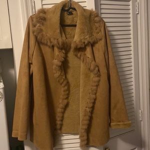 LOVE TOKEN faux suede and rabbit fur trim details